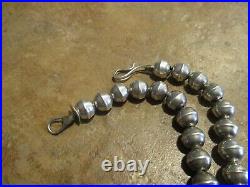 17.5 Marvelous Vintage Navajo Graduated Sterling PEARLS Design Bead Necklace