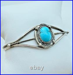 NAVAJO JJ VINTAGE 925 STERLING SILVER 11x9 mm. TURQUOISE CUFF BRACELET