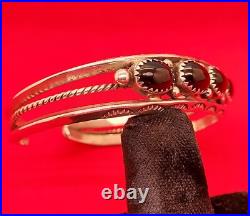 Navajo Bracelet Black Onyx & Sterling Silver Cuff Native American Vintage USA Navajo Bracelet Black Onyx & Sterling Silver Cuff Native American Vintage USA