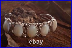 Vintage Native American Navajo Genuine Moonstone & Silver Cuff bracelet! Mint