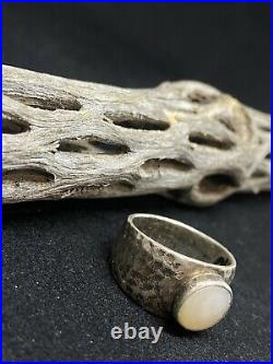 Vintage Native American Navajo Mother Of Pearl Sterling Silver Ring Size 9