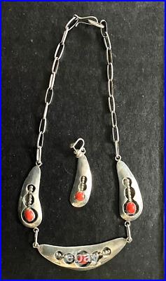Vintage Native American Sterling Silver Coral Necklace Vintage Native American Sterling Silver Coral Necklace
