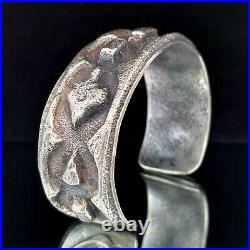 Vintage Native American signed AW Heavy Sterling Unusual Bracelet -Size 6.5