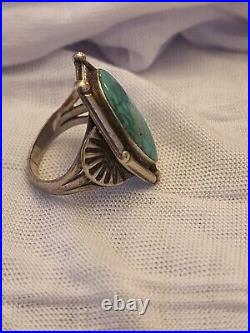 Vintage Navajo silver and turquoise ring with Fan Band Detail